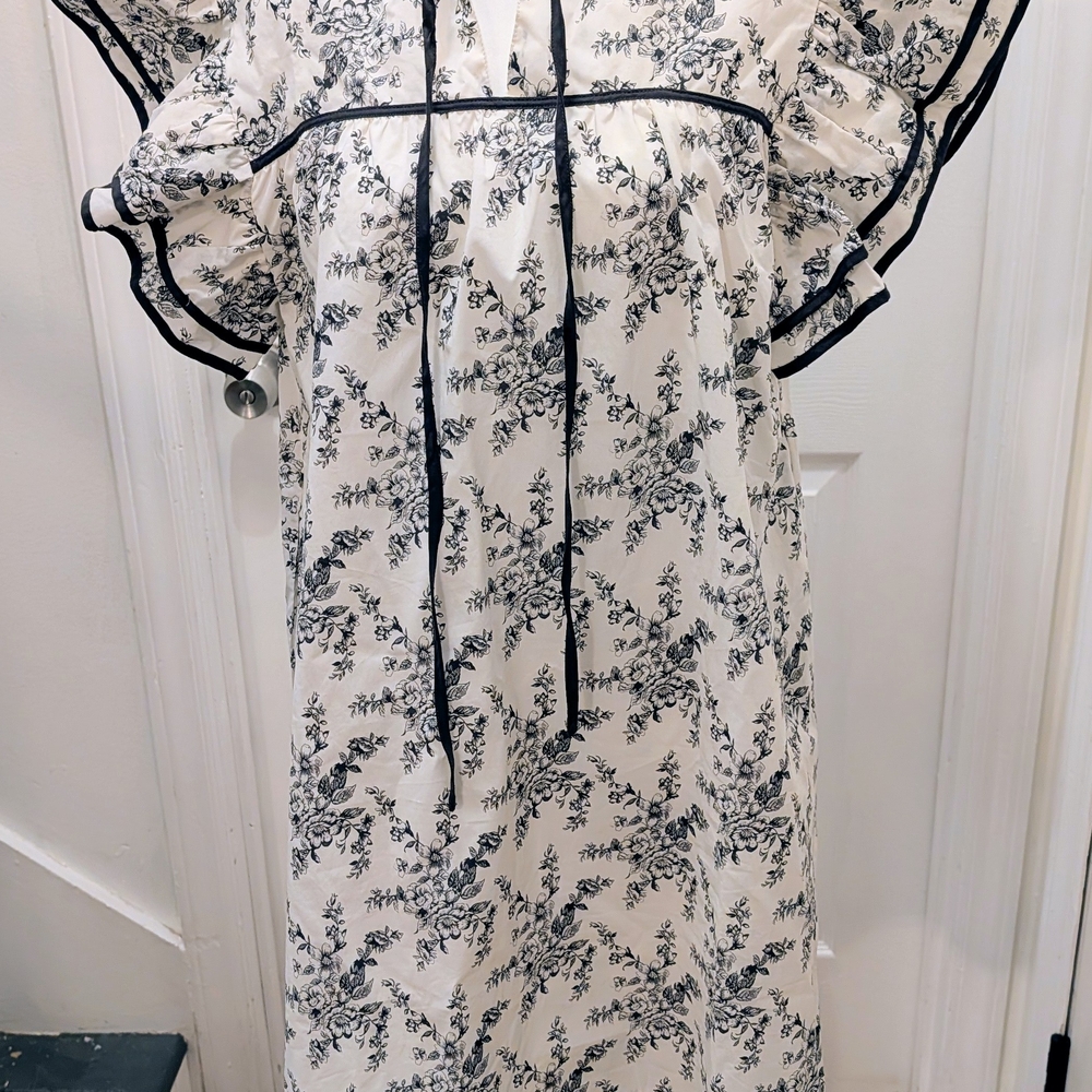 Floral Print Ruffle Sleeve Top - Picture 2 of 8